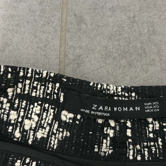 Zara extra small cotton & polyester dirndl skirt with pockets. Black and white - Picture 3 of 3